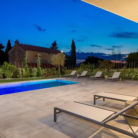 Mara M 1 Heated Pool