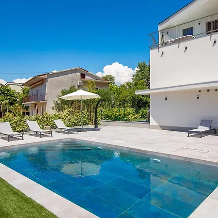 Mara M 1 Heated Pool *