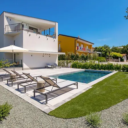 Mara M 1 Heated Pool Lägenhet Omišalj