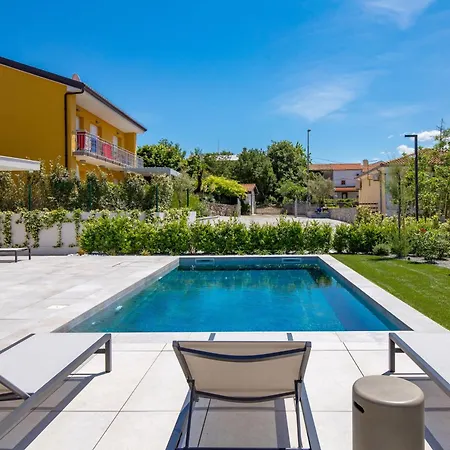 Mara M 1 Heated Pool Omišalj