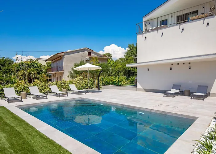 Mara M 1 Heated Pool *