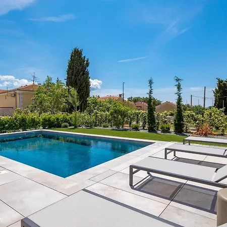 Mara M 1 Heated Pool Apartman *