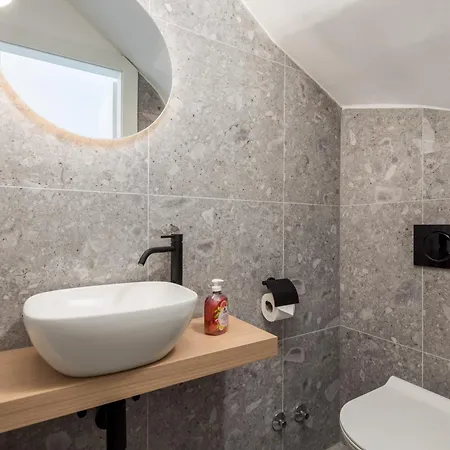 Mara M 1 Heated Pool * Omišalj