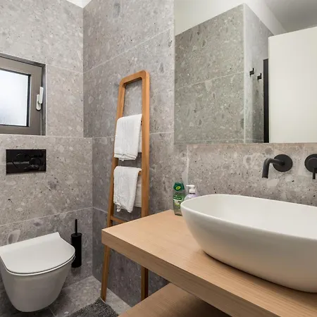 Mara M 1 Heated Pool * 奥米沙利