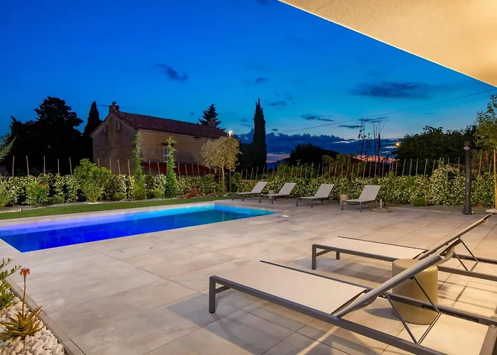 Mara M 1 Heated Pool