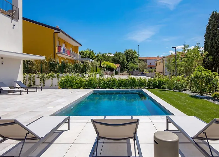 Mara M 1 Heated Pool Omišalj