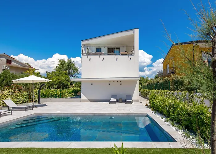 Mara M 1 Heated Pool