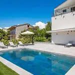 Mara M 1 Heated Pool *