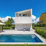 Mara M 1 Heated Pool
