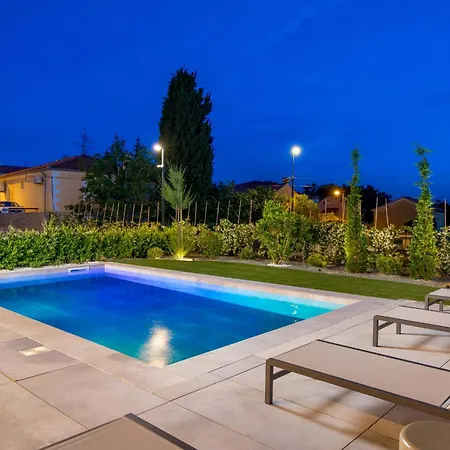 Mara M 1 Heated Pool * Omisalj